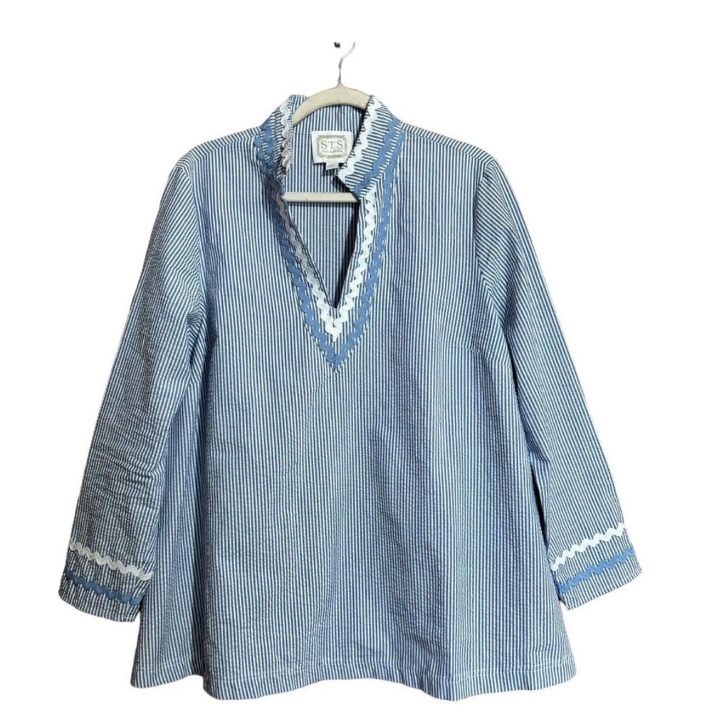 Beautiful sail to sable seersucker tunic top.